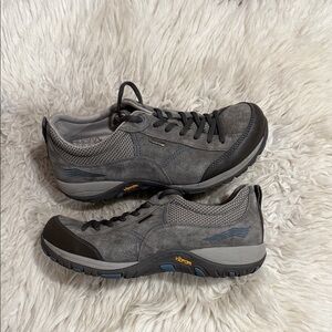 DANSKO Paisley Grey Nubuck Sneaker
Waterproof Vibram Walking Shoes 40 US 10-10.5
